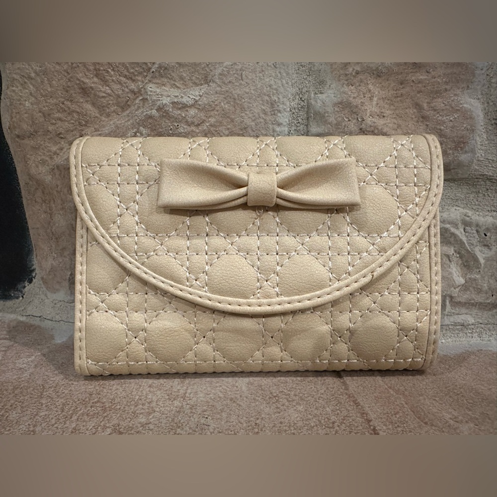 Elegant Cream Quilted Wallet 🎀